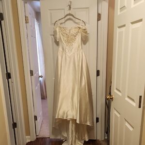 Vintage Elegant Cream Off-Shoulder Wedding Gown And Veil.